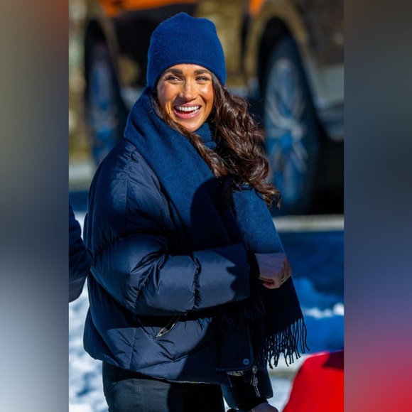 Other Stories wool scarf in navy blue - Picture 3 of 6